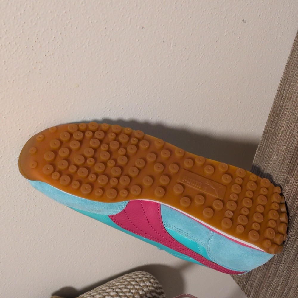 NWOB Puma Easy Rider Women's Aqua and Pink Sneakers Size 9 - Picture 9 of 9